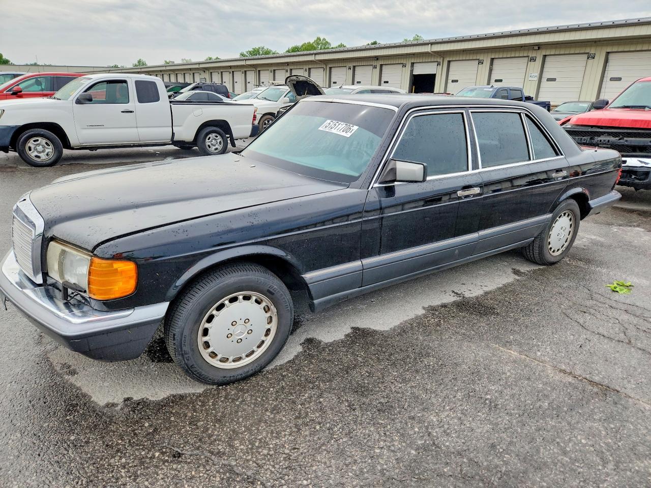 1990 Mercedes-Benz 420 SEL, VIN WDBCA35E3LA543405 — Side