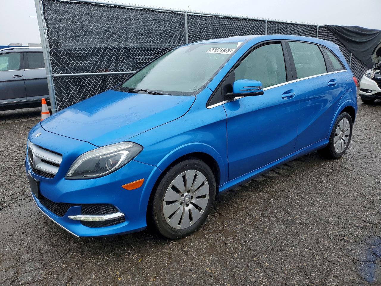 2014 Mercedes-Benz B Electric Drive, VIN WDDVP9AB2EJ003253 — Minor dents and scratches