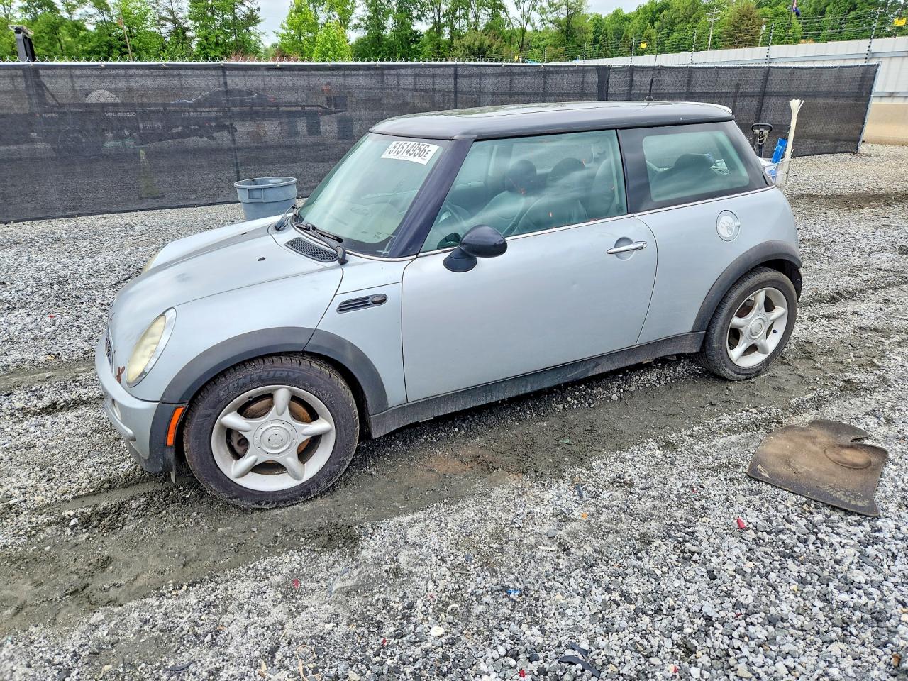 2002 MINI Hardtop, VIN WMWRC33422TC32776 — Зад