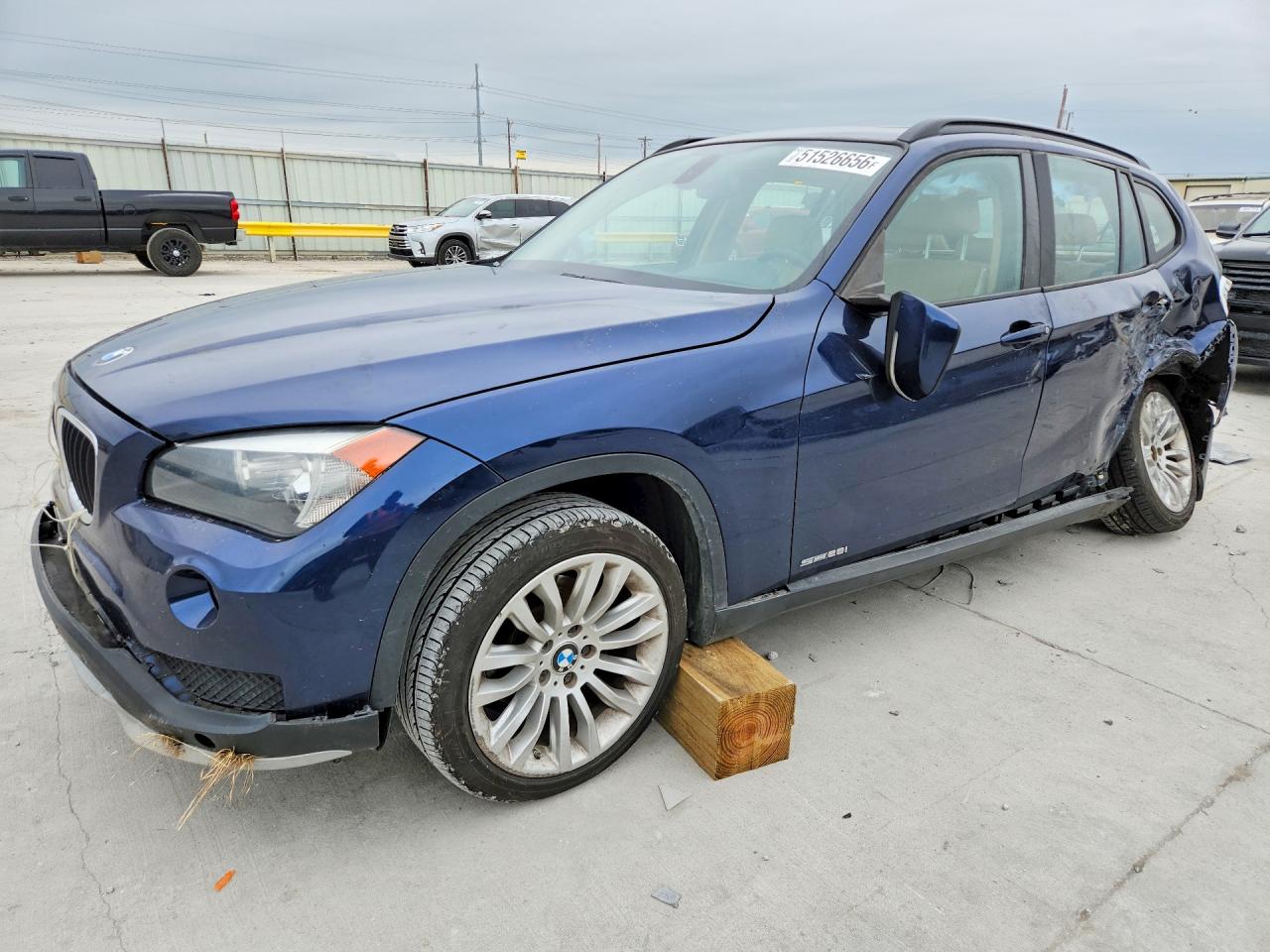 2015 BMW X1 sDrive28i, VIN WBAVM1C50FV317129 — Side