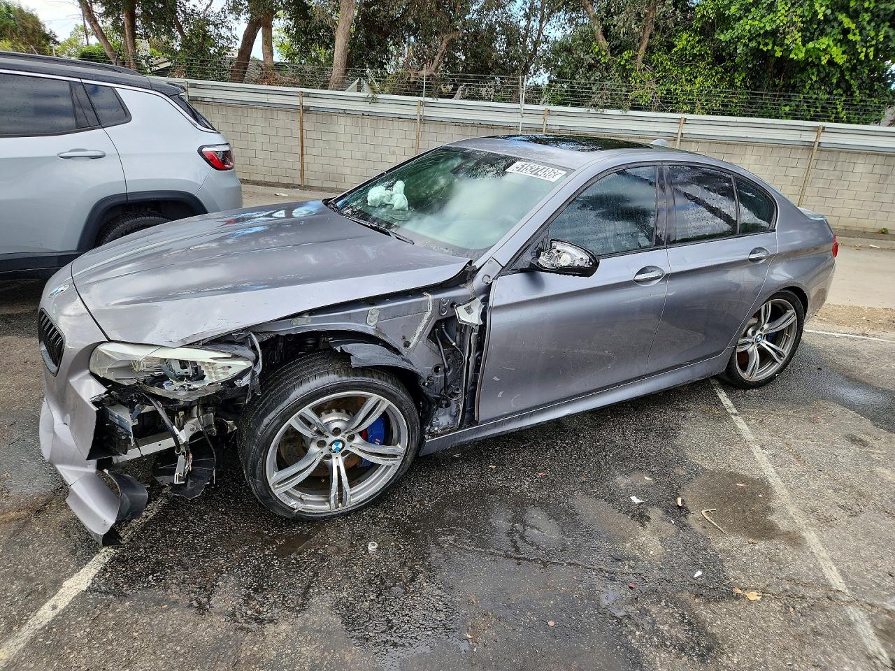 2013 BMW M5, VIN WBSFV9C52DC773377 — Перед