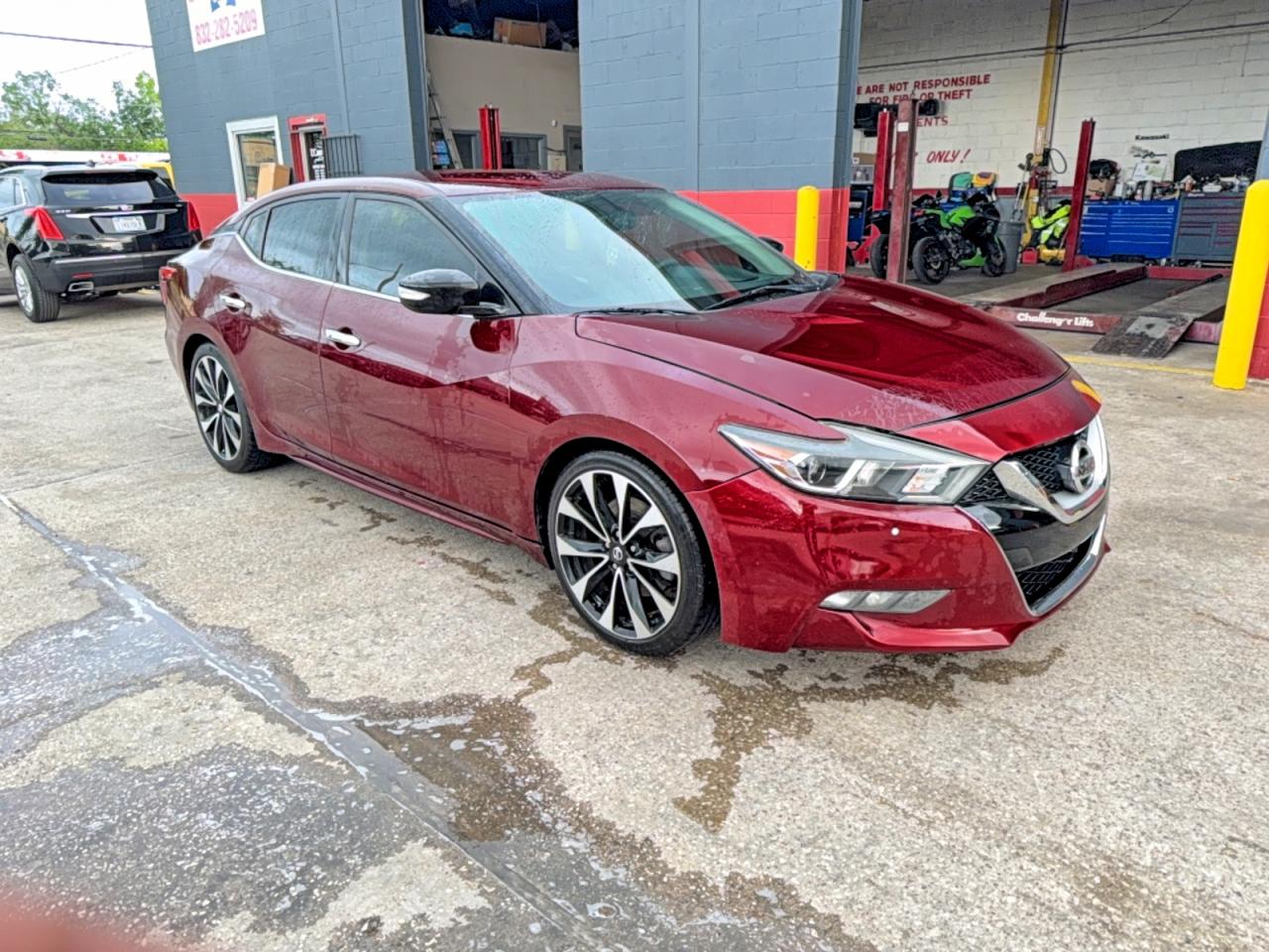 2018 Nissan Maxima Platinum, VIN 1N4AA6AP8JC364527 — Prior damage history