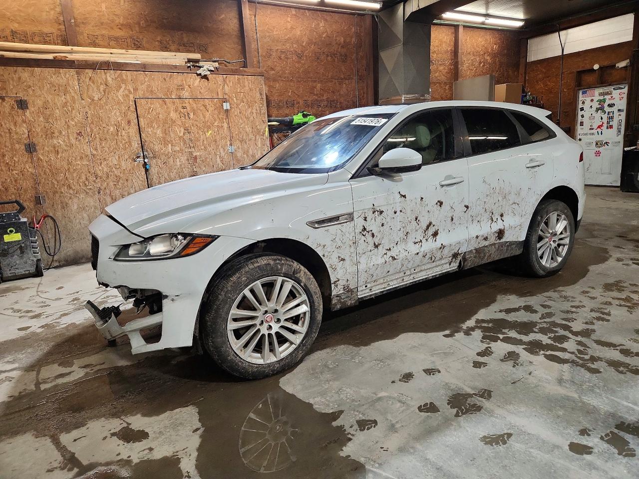 2018 Jaguar F-Pace 30t Premium, VIN SADCJ2GX3JA238188 — Front end