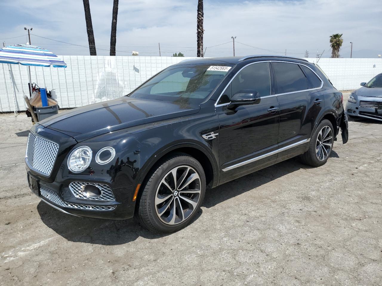 2017 Bentley Bentayga W12, VIN SJAAC2ZV6HC015703 — Фото с аукциона