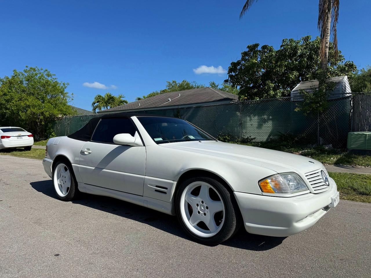 2001 Mercedes-Benz SL 500, VIN WDBFA68F81F196270 — Normal wear