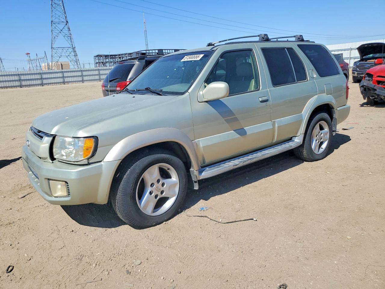 2001 Infiniti QX4 Luxury, VIN JNRDR07Y11W102652 — Front end