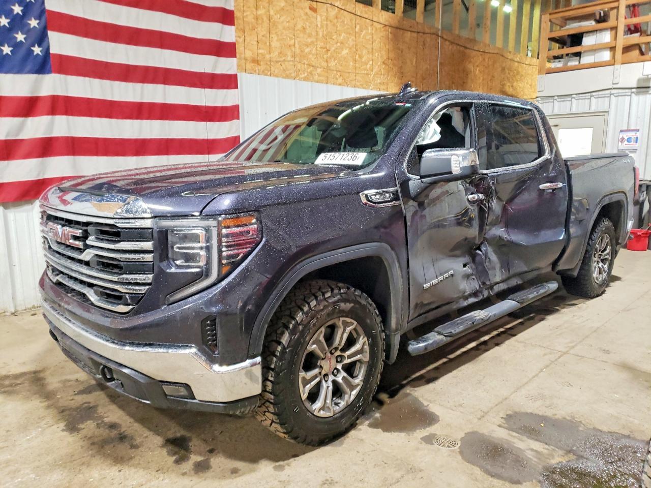 2022 GMC Sierra 1500 SLT, VIN 3GTUUDED7NG648284 — Бок