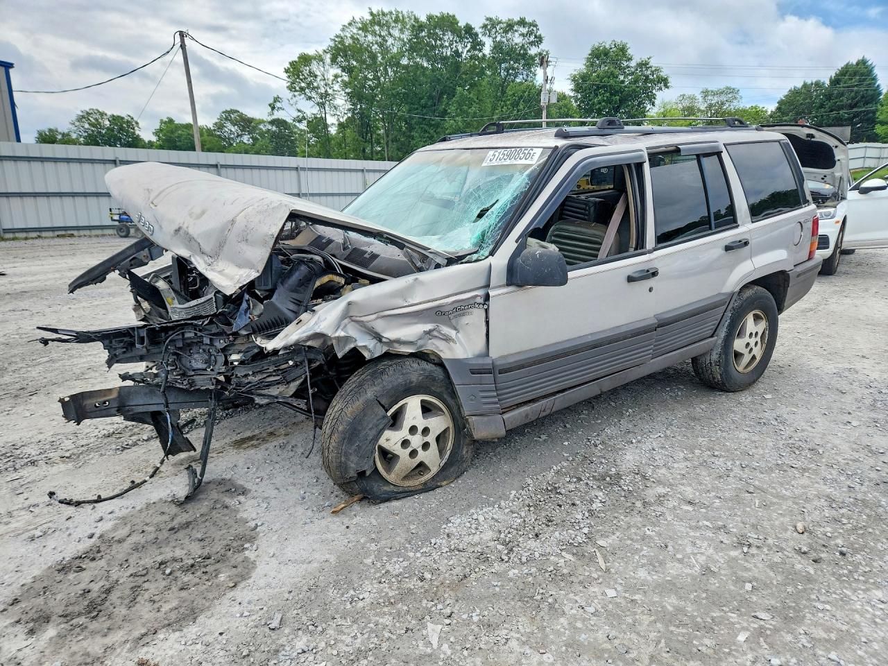 1995 Jeep Grand Cherokee Laredo, VIN 1J4GZ58Y0SC553643 — Front end