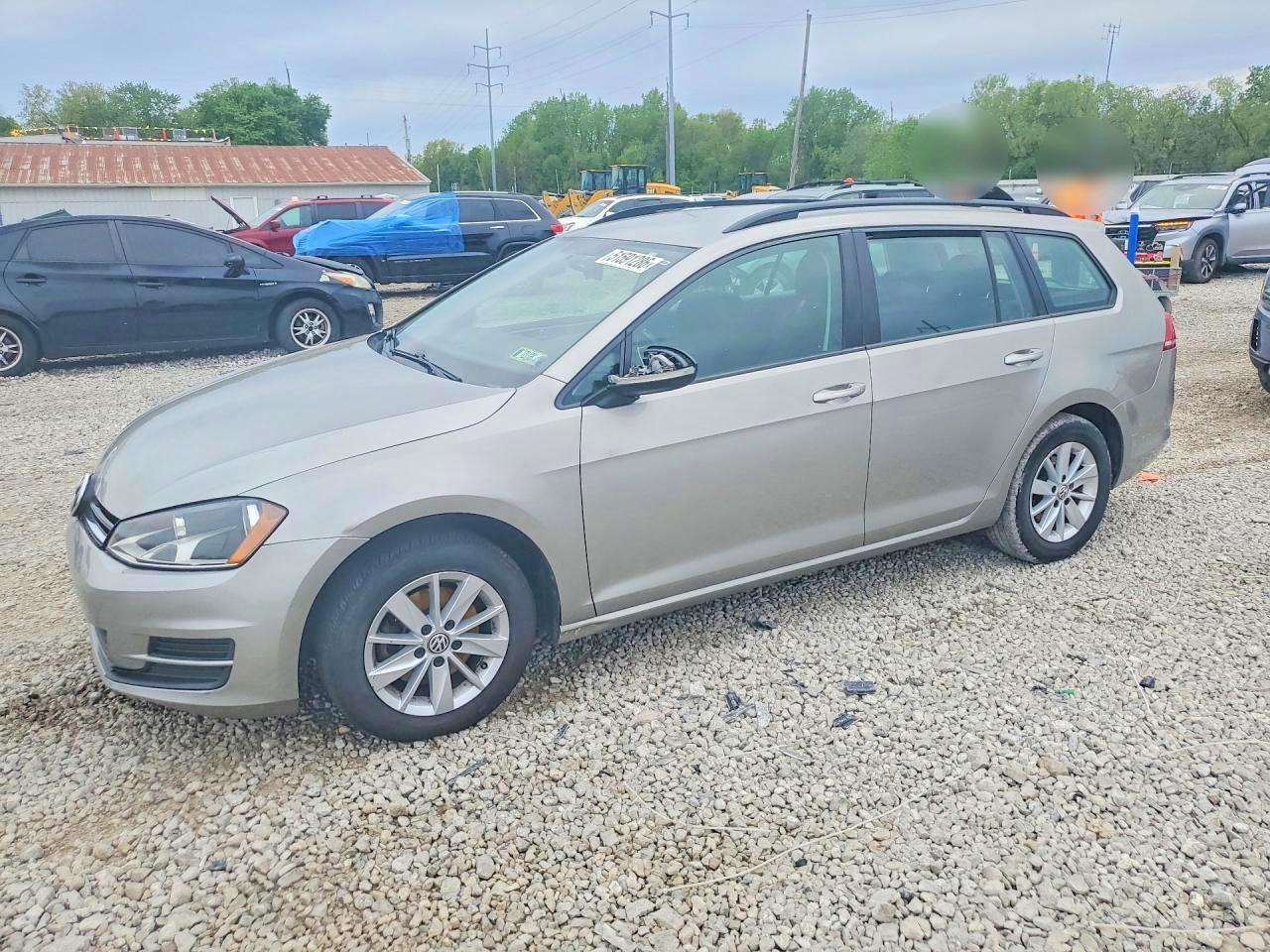 2017 Volkswagen Golf S, VIN 3VWC17AU2HM523952 — Side