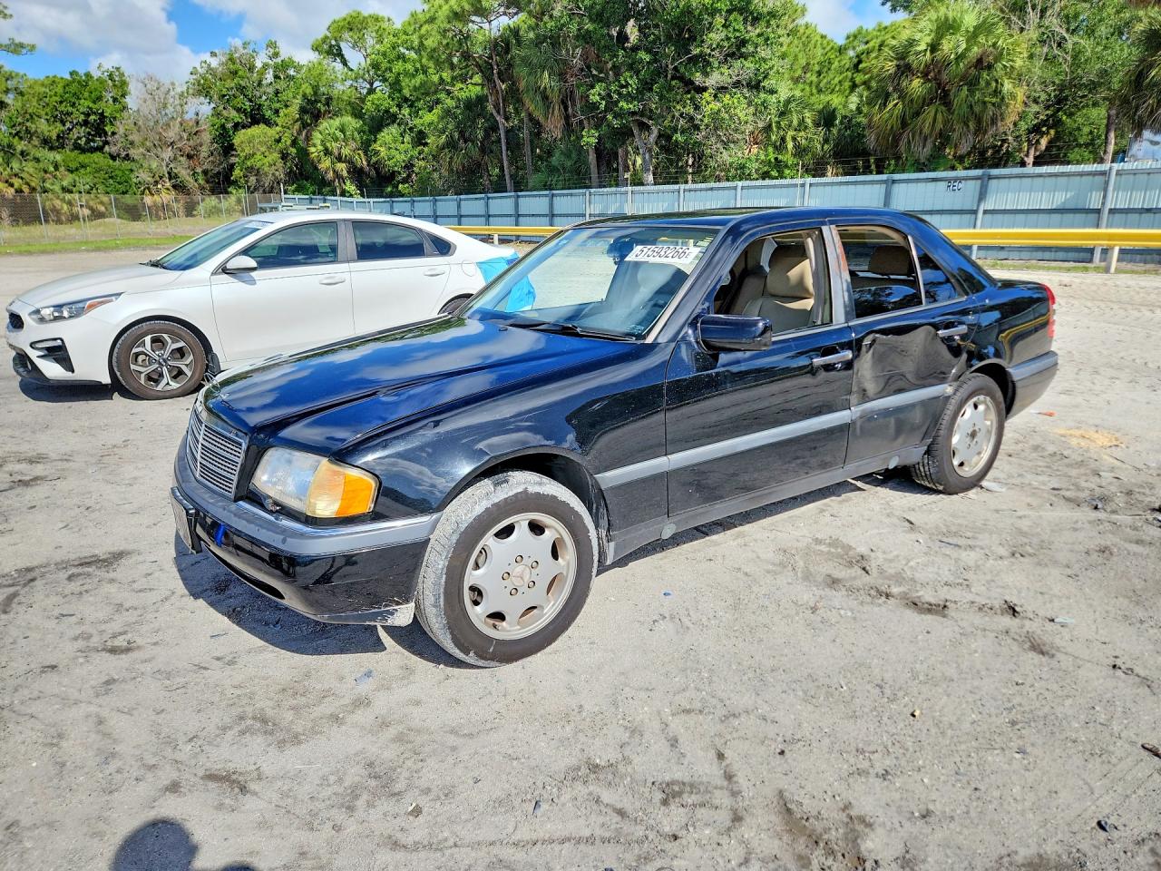 1995 Mercedes-Benz C, VIN WDBHA22E1SF229693 — Side