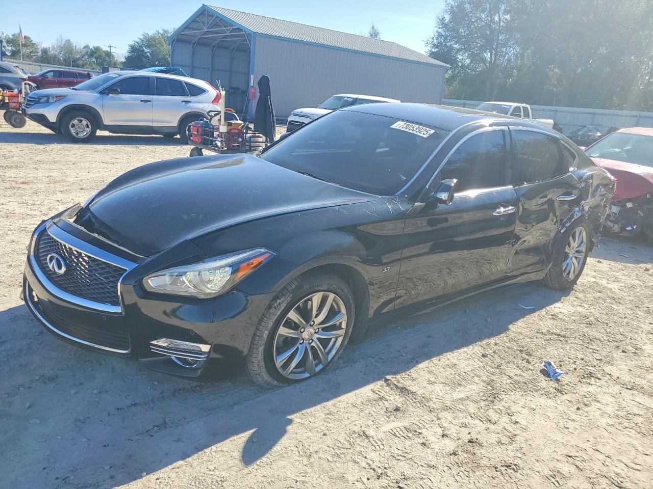 2019 Infiniti Q70 Luxe, VIN JN1BY1AP8KM505513 — Front end