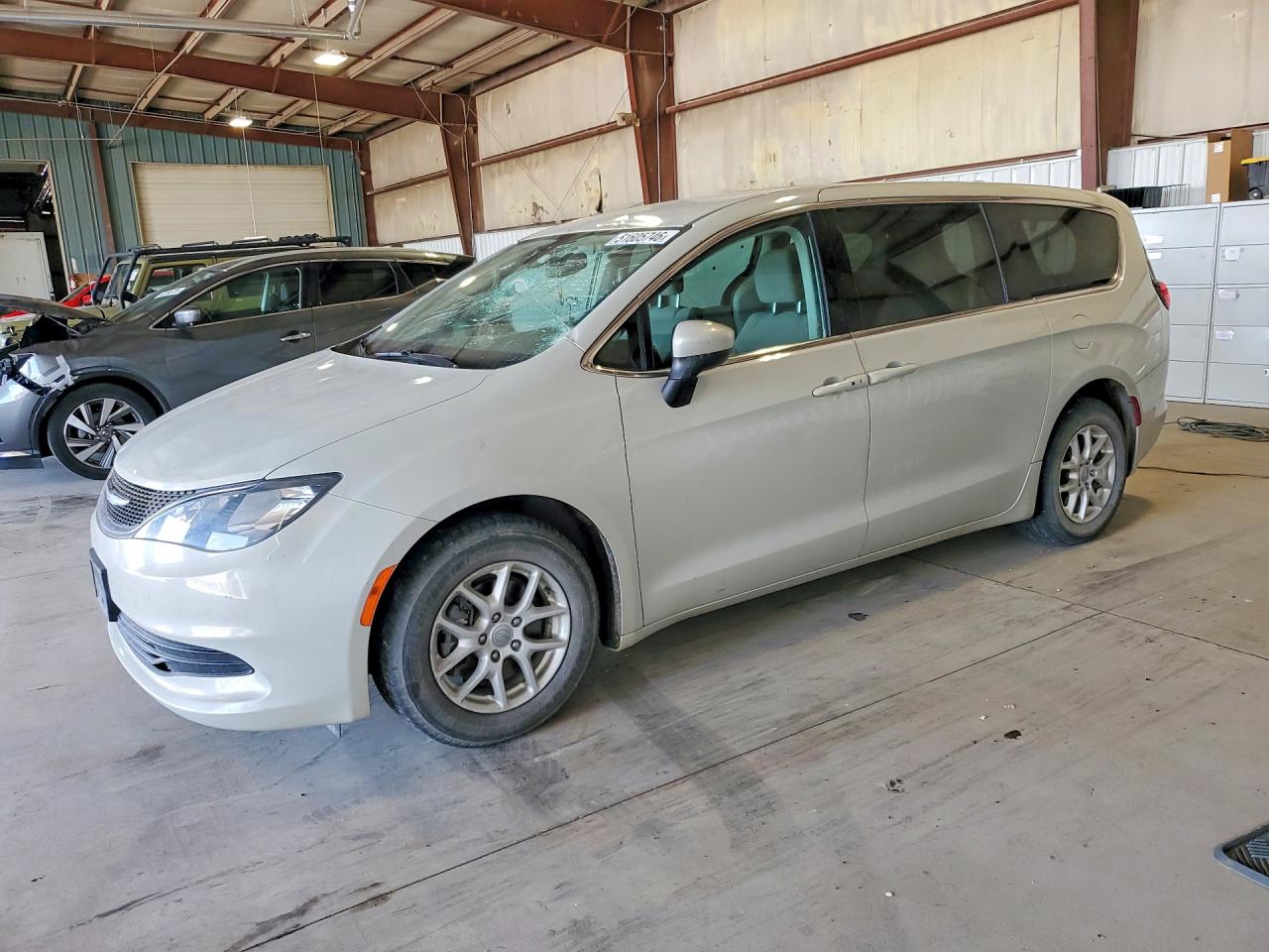 2017 Chrysler Pacifica LX, VIN 2C4RC1CG2HR598848 — Roof