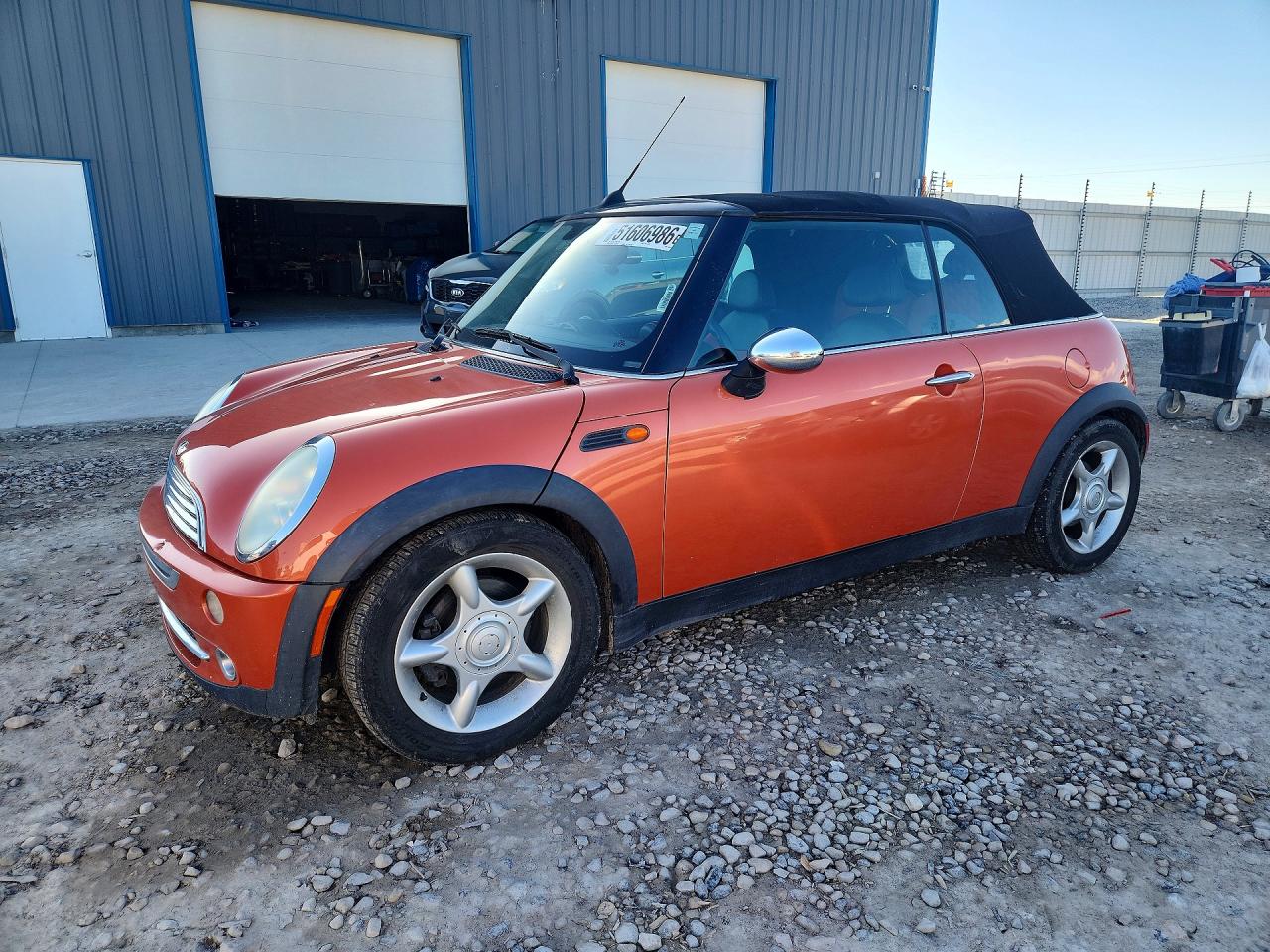 2005 MINI Convertible, VIN WMWRF33405TF60452 — Перед