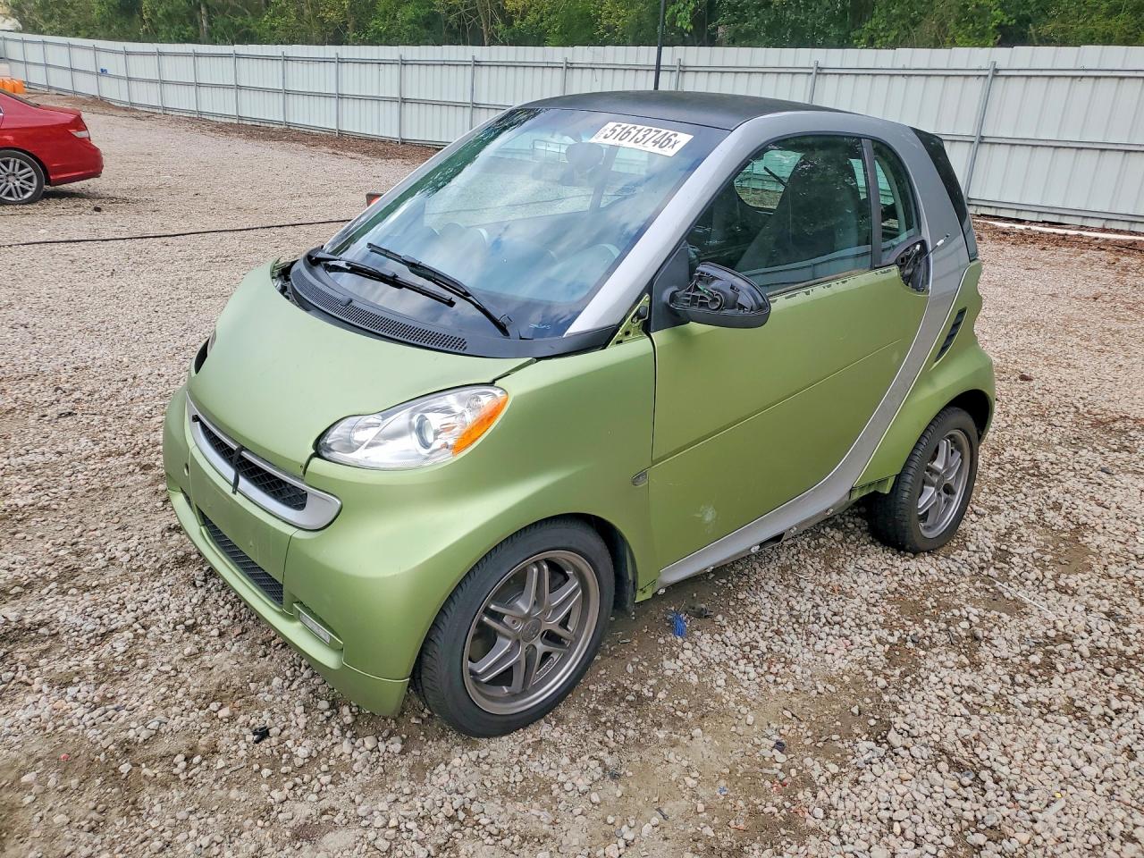 2011 Smart fortwo Pure, VIN WMEEJ3BA8BK431995 — Minor dents and scratches
