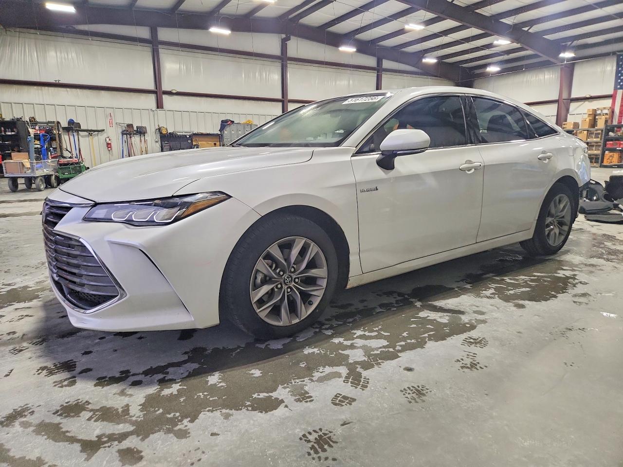2019 Toyota Avalon Limited Hybrid, VIN 4T1B21FB5KU005543 — Rear end