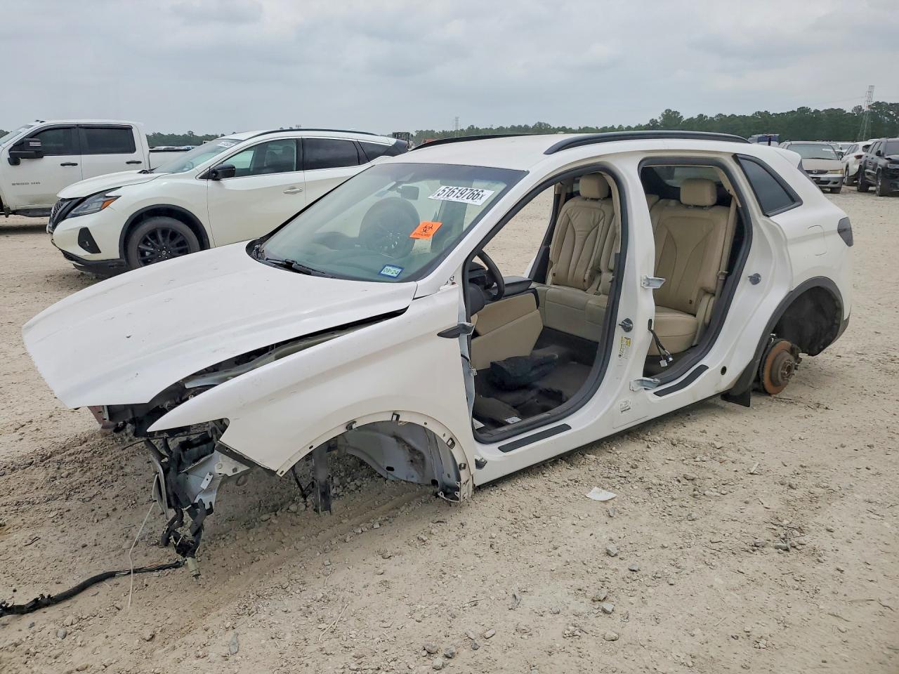 2019 Lincoln Nautilus Select, VIN 2LMPJ6K95KBL36867 — Vandalism