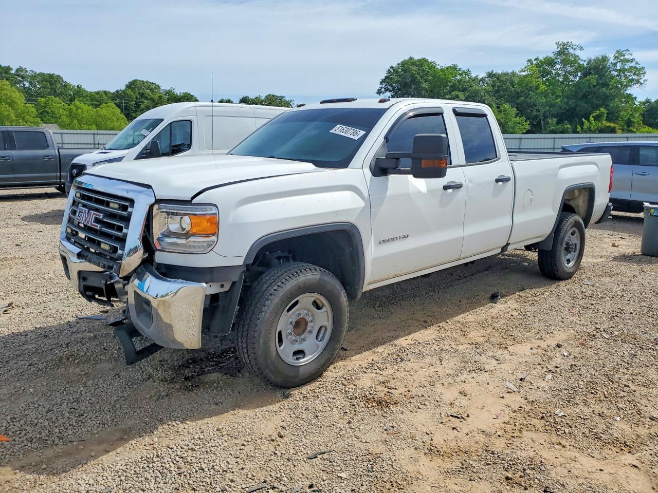2019 GMC Sierra 2500HD, VIN 2GT21NEGXK1232136 — Front end