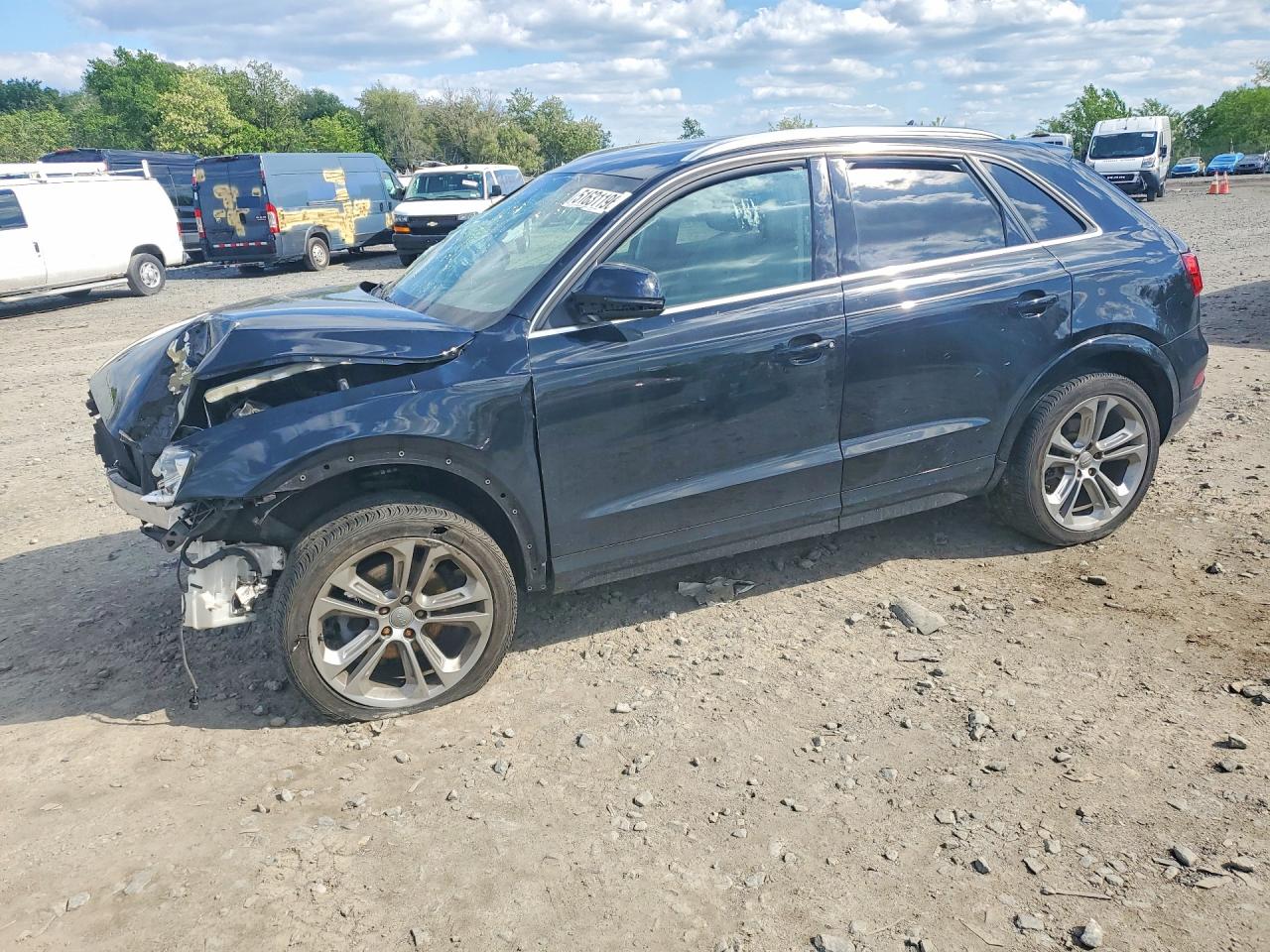 2016 Audi Q3 Premium Plus, VIN WA1EFCFS1GR001141 — Перед