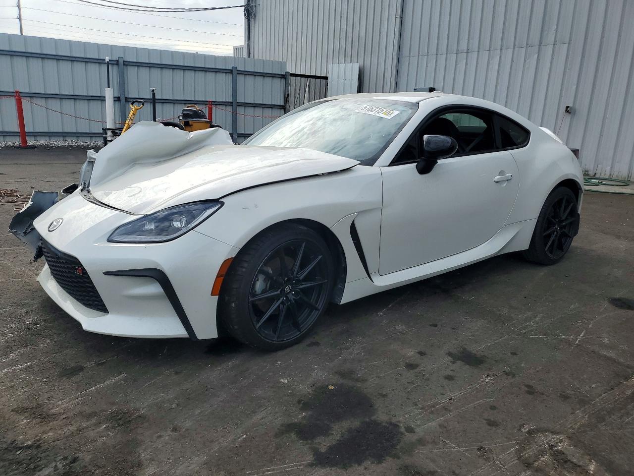 2024 Toyota 86 Premium, VIN JF1ZNBE19R9758147 — Front end