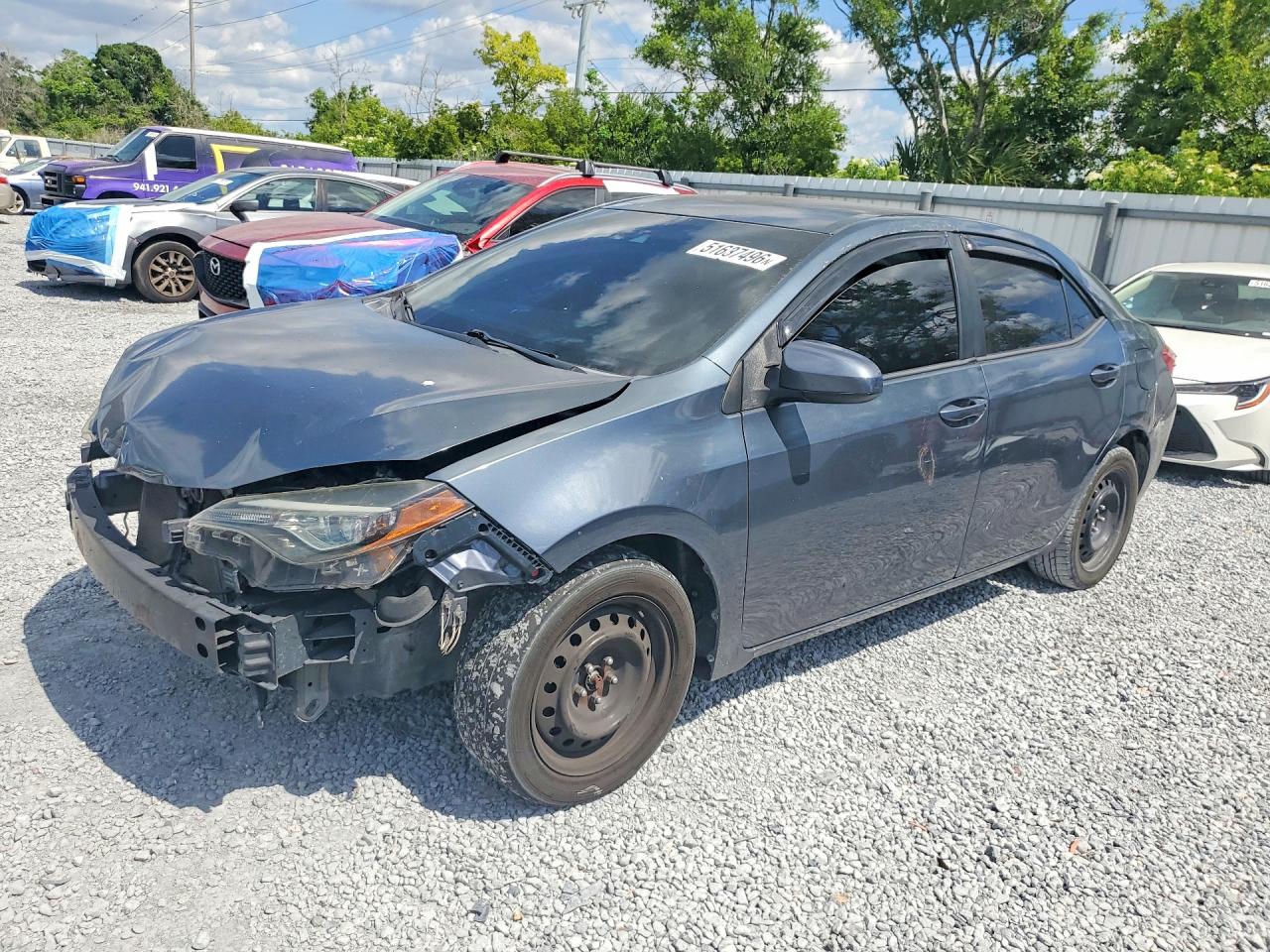 2018 Toyota Corolla LE, VIN 5YFBURHE0JP784656 — Front end