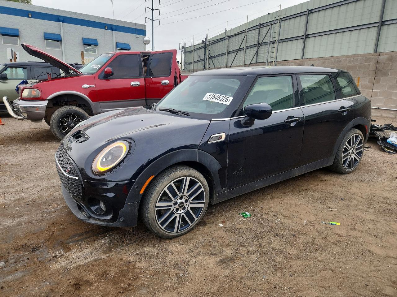 2023 MINI Clubman Cooper S, VIN WMWXJ1C08P2T39551 — Side