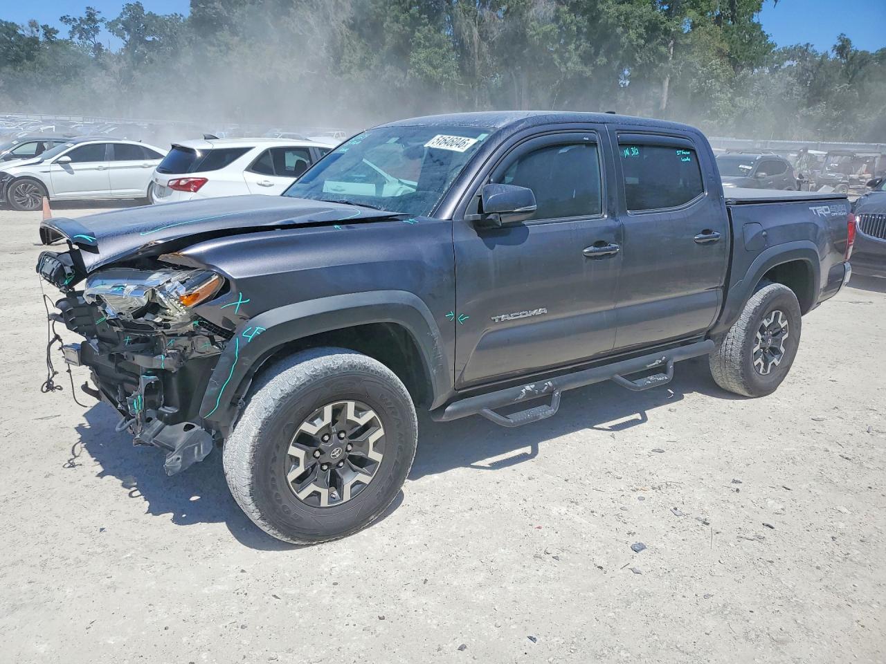 2016 Toyota Tacoma TRD Sport, VIN 5TFCZ5AN1GX028157 — Перед