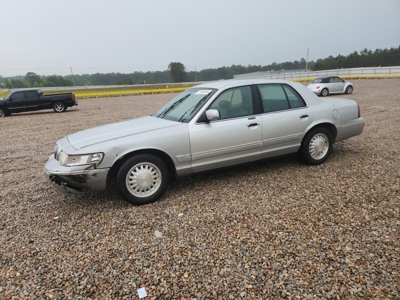 2002 Mercury Grand Marquis GS, VIN 2MEFM74W82X663986 — Minor dents and scratches