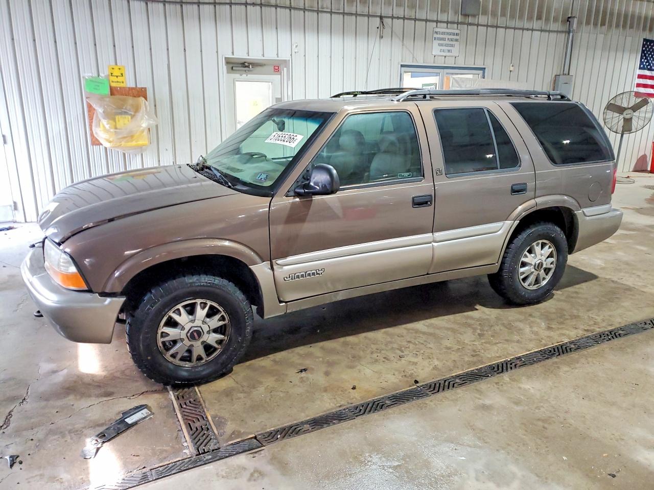1998 GMC Jimmy SLS, VIN 1GKDT13W3W2559123 — Перед