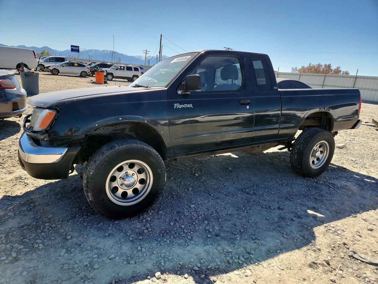 1999 Nissan Frontier XE, VIN 1N6ED26Y7XC324359 — Front end