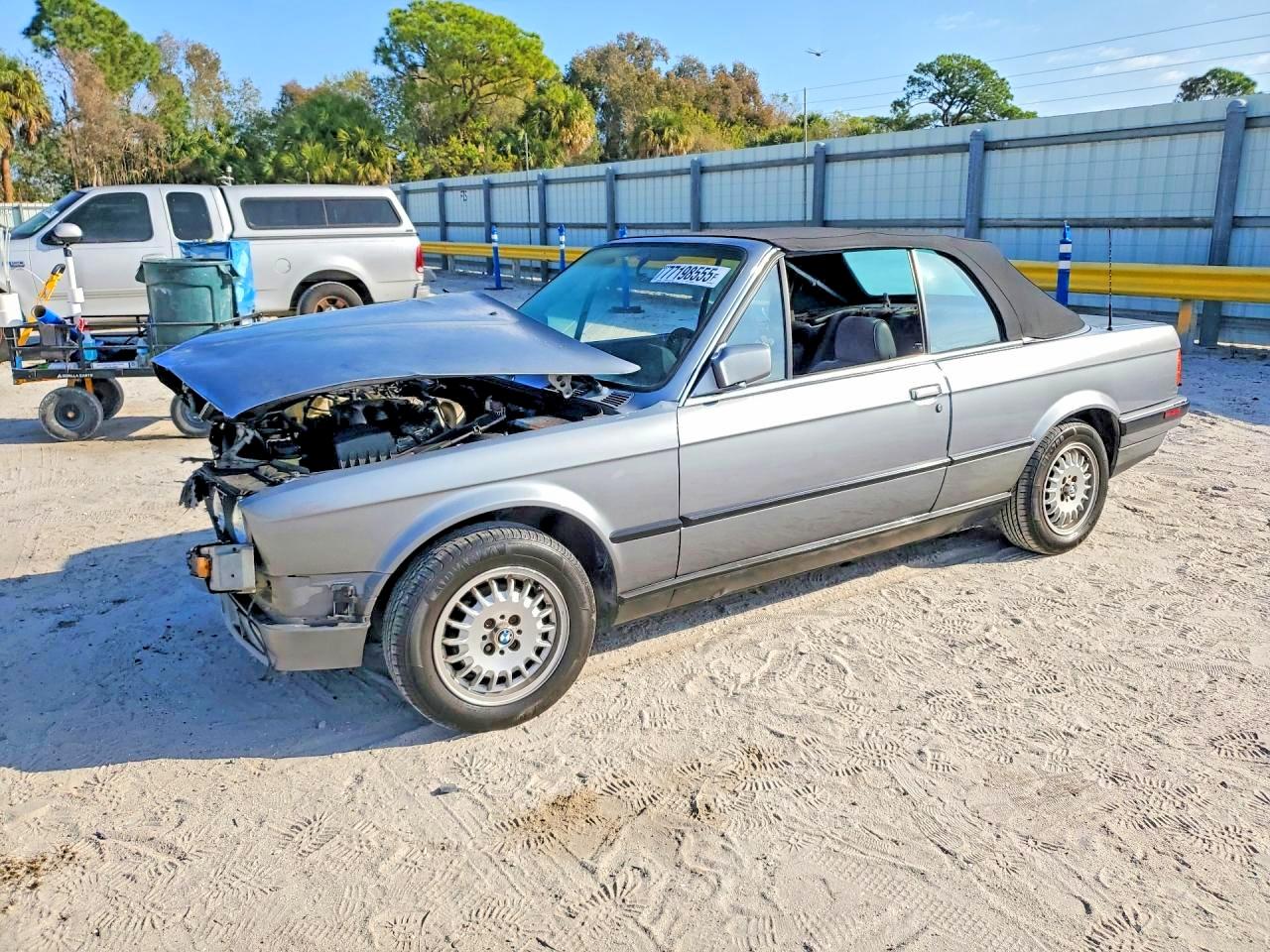 1991 BMW 318, VIN WBABA7317MEJ11315 — Front end