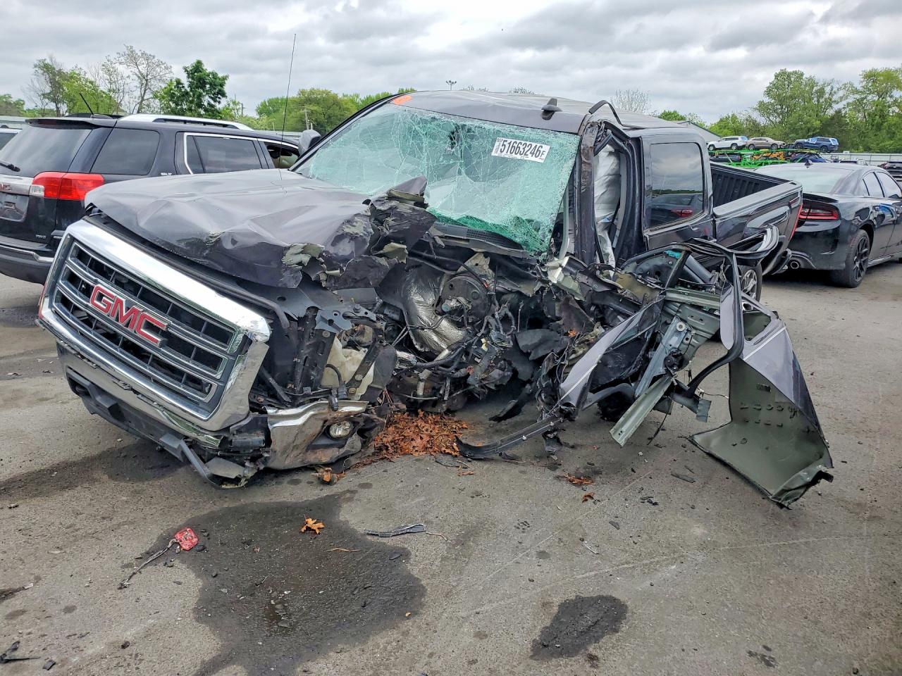 2015 GMC Sierra 1500 SLE, VIN 3GTU2UECXFG173695 — Front end