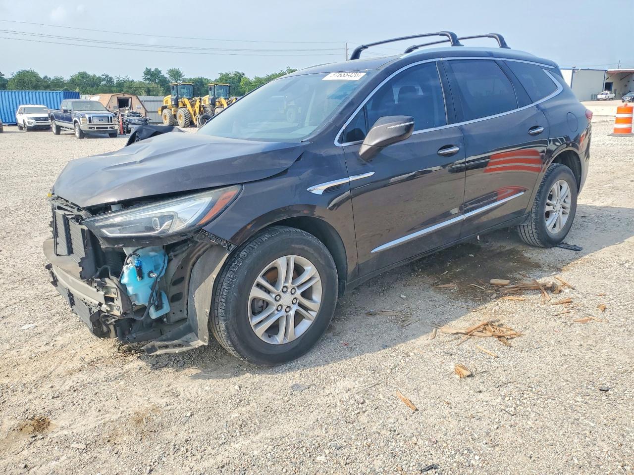 2018 Buick Enclave Essence, VIN 5GAERBKW5JJ150501 — Перед