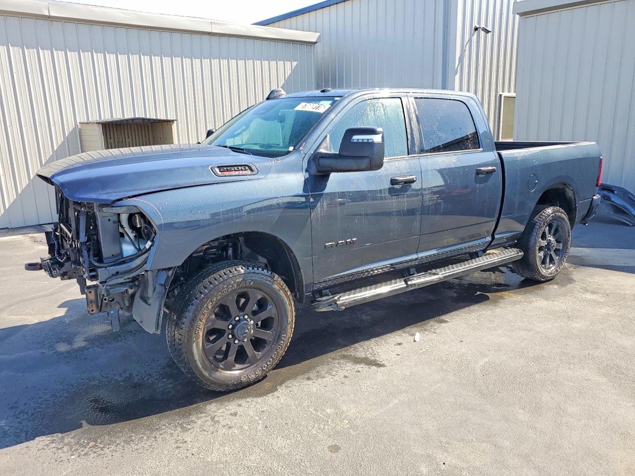2025 Ram 2500 Big Horn, VIN 3C6UR5DJ9SG575890 — Front end