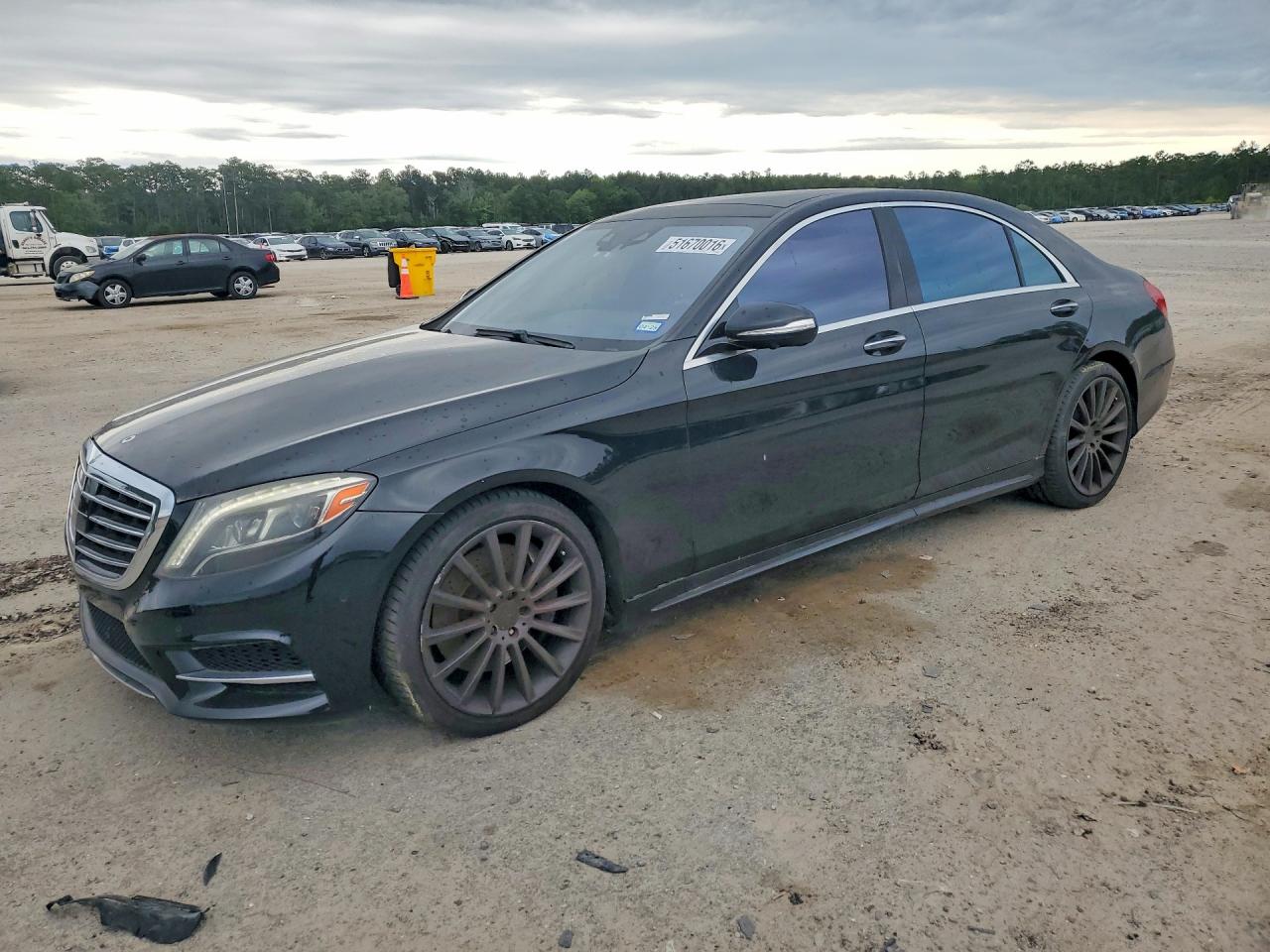 2015 Mercedes-Benz S 550, VIN WDDUG8CB5FA099688 — Minor dents and scratches