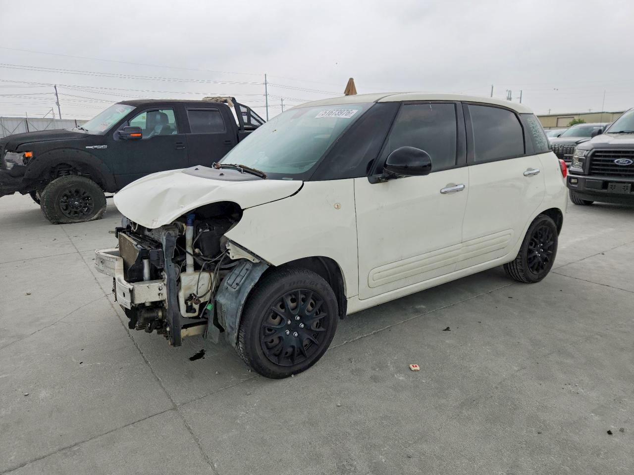 2014 FIAT 500L Pop, VIN ZFBCFAAH7EZ015364 — Front end