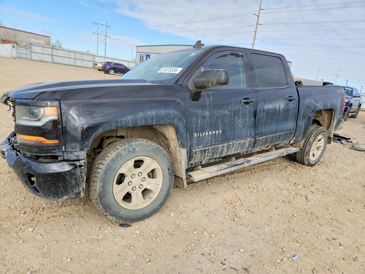 2018 Chevrolet Silverado 1500 LT, VIN 3GCUKREC2JG473267 — Front end