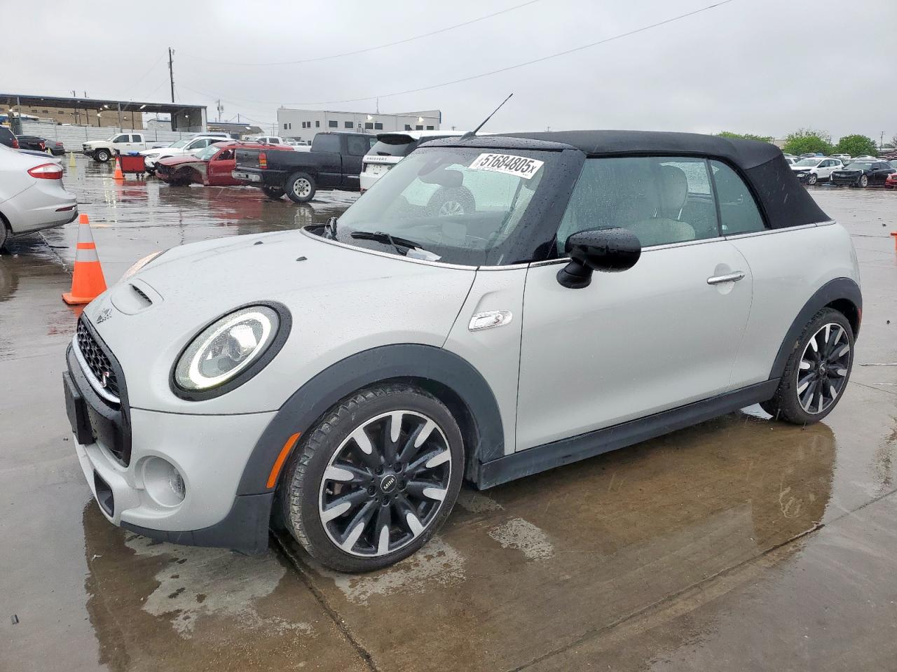 2021 MINI Convertible Cooper S, VIN WMWWJ5C07M3M49127 — Днище