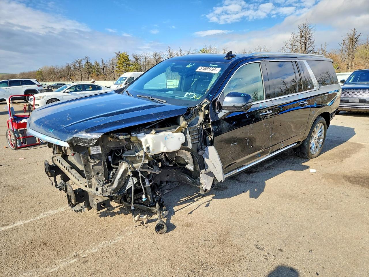 2022 Cadillac Escalade ESV Premium Luxury, VIN 1GYS4KKL8NR204574 — Front end