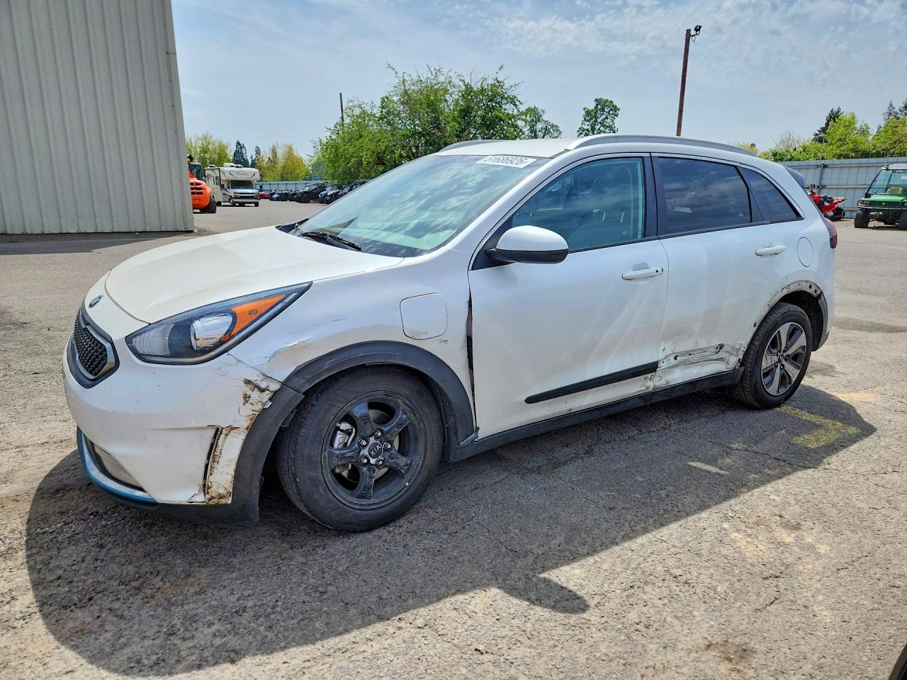 2019 Kia Niro LX, VIN KNDCM3LDXK5220799 — Front end