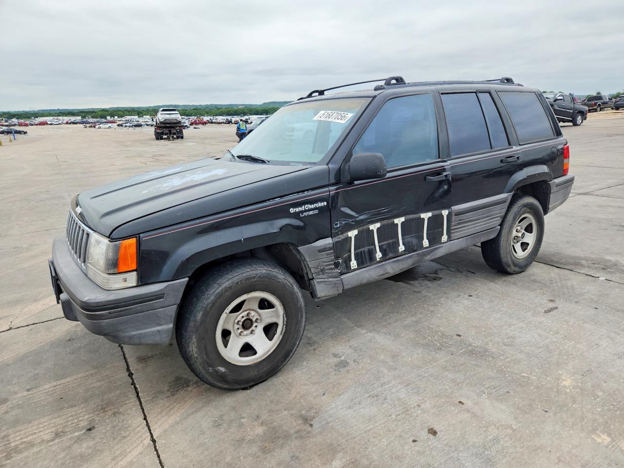 1993 Jeep Grand Cherokee Laredo, VIN 1J4GZ58Y2PC663987 — Side