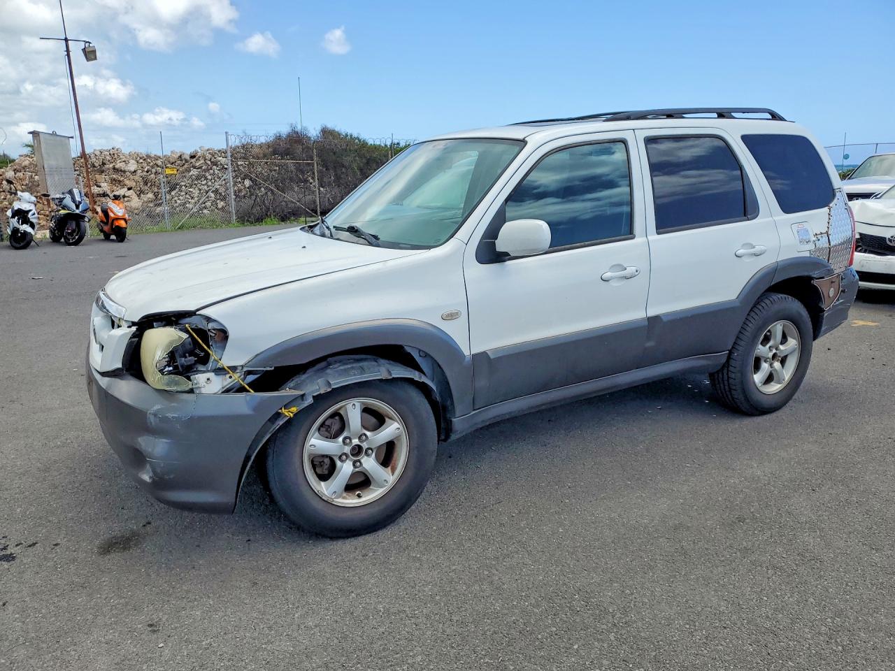 2005 Mazda Tribute S, VIN 4F2YZ04175KM48727 — Front end