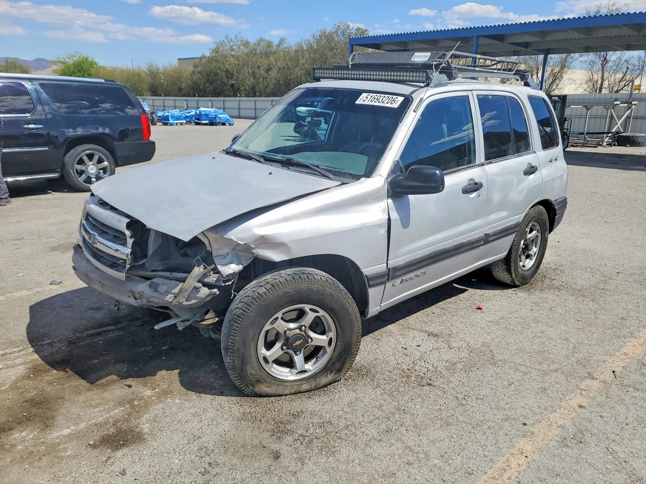 2000 Chevrolet Tracker, VIN 2CNBJ13C0Y6939603 — Front end
