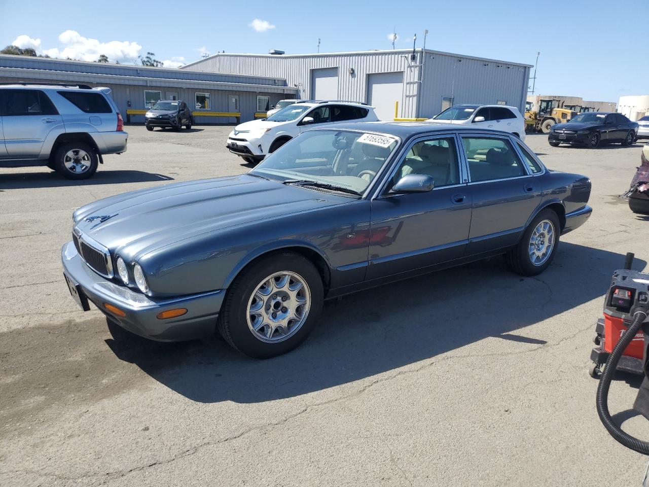 1998 Jaguar XJ, VIN SAJHX1247WC841374 — Minor dents and scratches