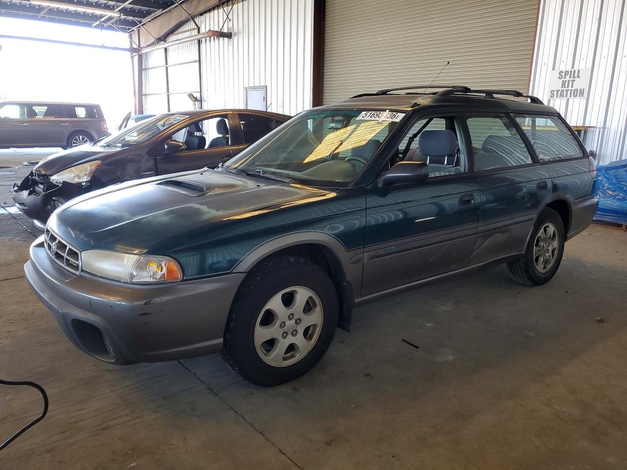 1998 Subaru Legacy Outback, VIN 4S3BG6850W7637350 — Перед