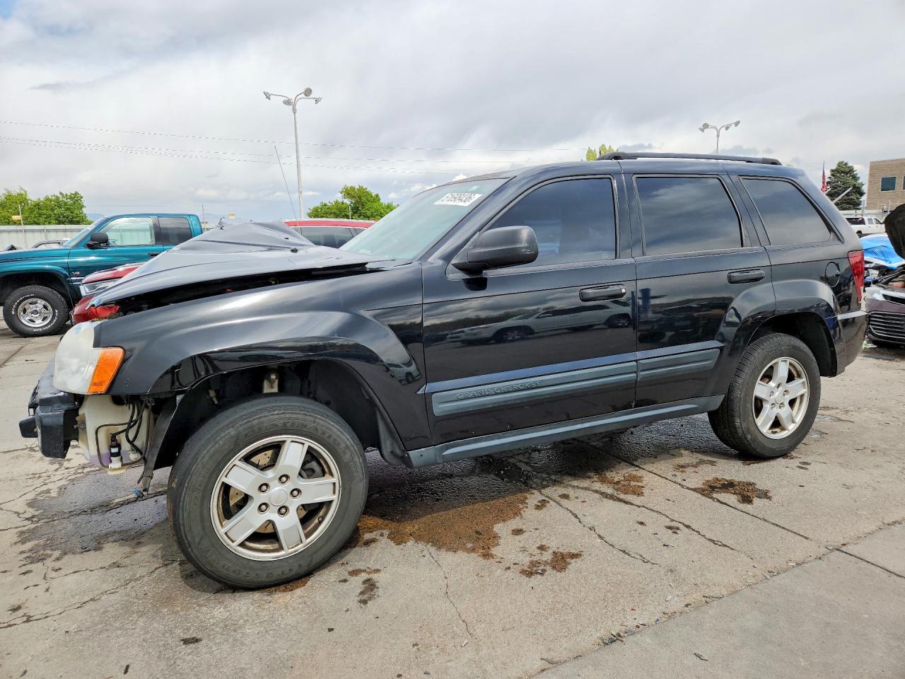 2006 Jeep Grand Cherokee Laredo, VIN 1J4GR48K16C341216 — Front end