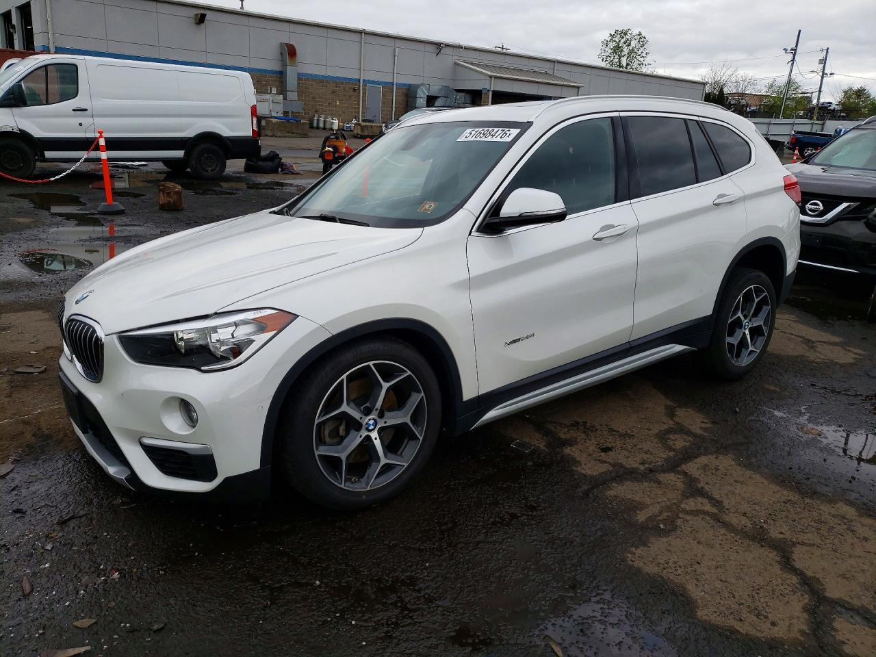 2018 BMW X1 xDrive28i, VIN WBXHT3C36J5K28786 — Side