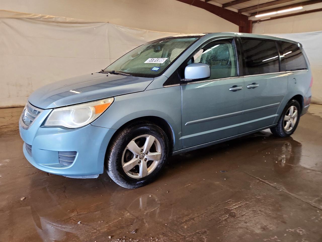 2010 Volkswagen Routan SE, VIN 2V4RW3D1XAR262728 — Prior damage history