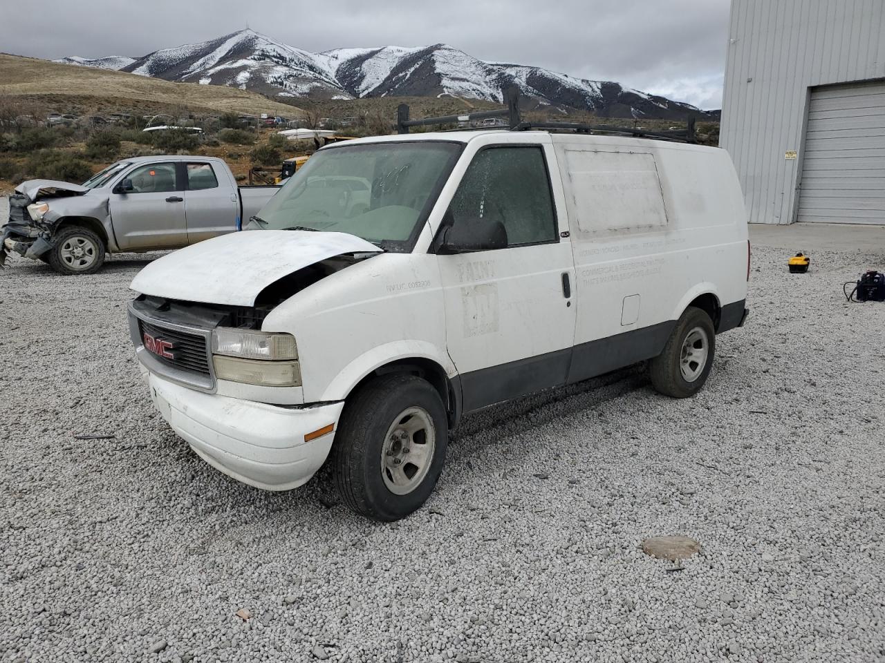 1998 GMC Safari Cargo, VIN 1GTDL19W3WB530949 — Front end