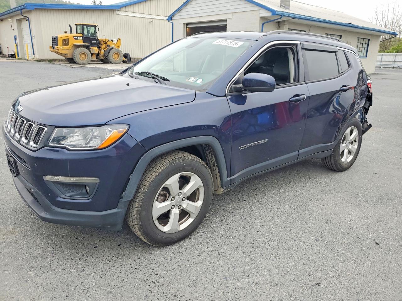2018 Jeep Compass Latitude, VIN 3C4NJCBB7JT166040 — Side