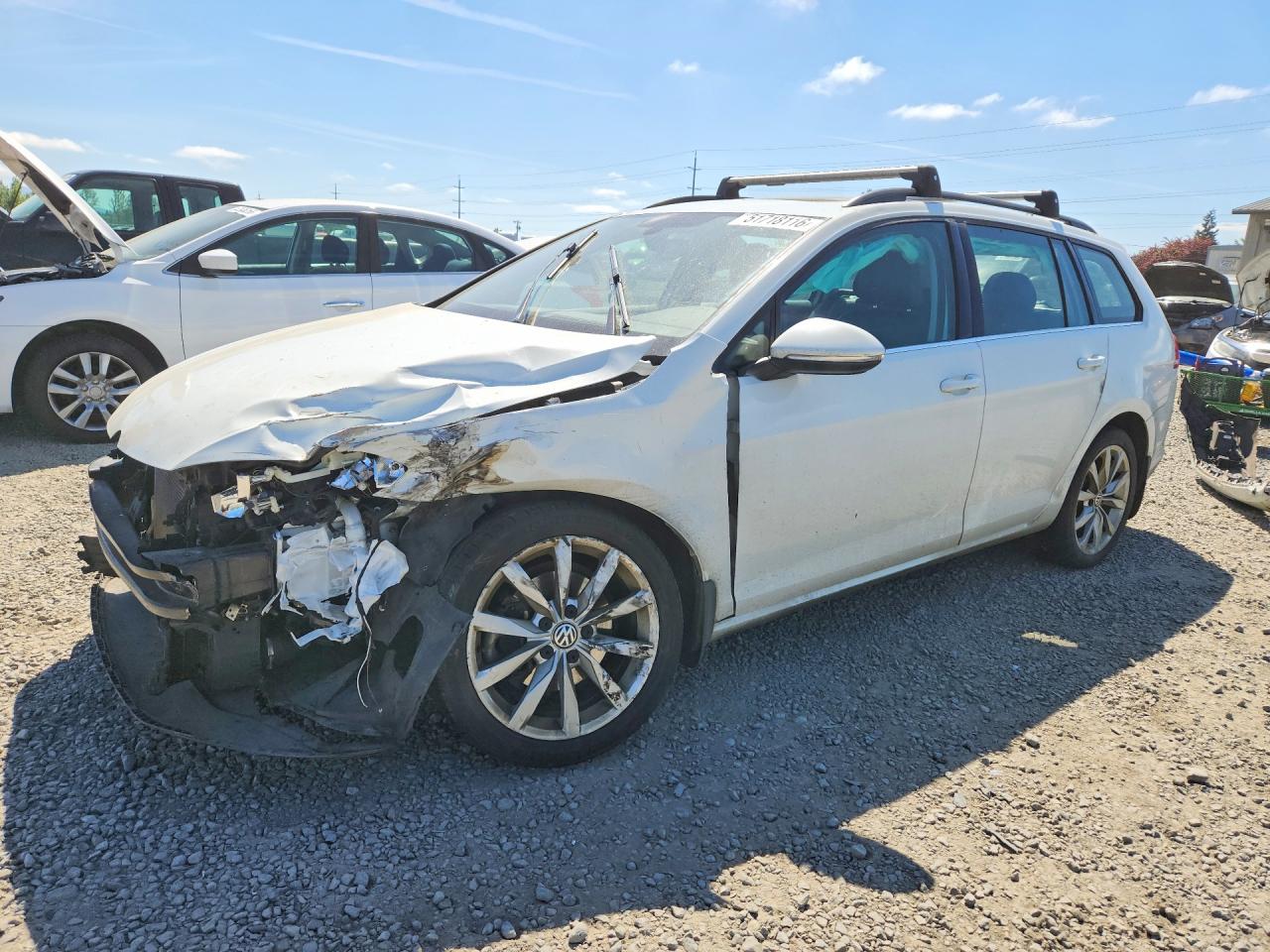 2017 Volkswagen Golf S, VIN 3VWC17AU8HM514219 — Перед